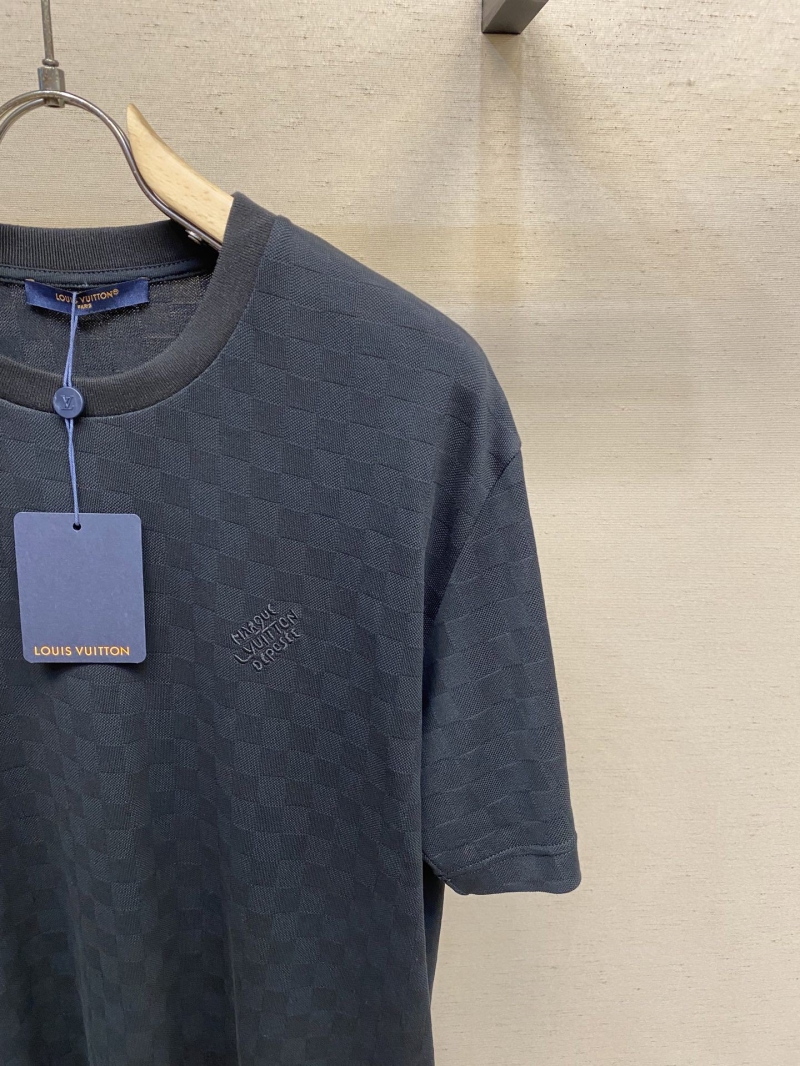 l0vis Vvtt0n shirt